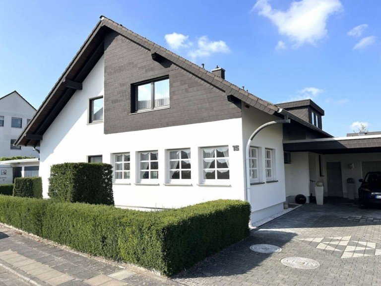 Frontansicht Hennef (Sieg) Einfamilienhaus Gepflegte Villa in Hennef-Geistingen