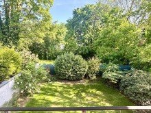 Blick in den Garten Attraktive Maisonette-Wohnung mit m�bliertem Dachgeschoss-Apartment im D�sseldorfer Uni-Viertel