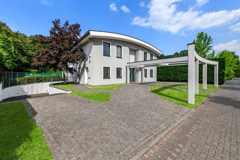 Einfahrt Tiefgarage Zweifamilienhaus Meerbusch