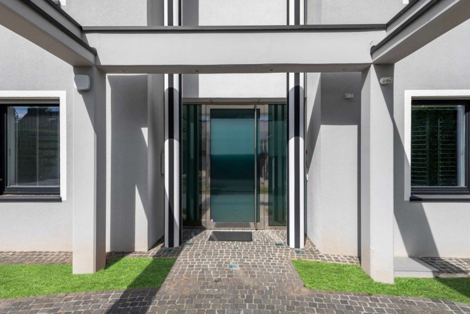 Haupteingang Zweifamilienhaus Meerbusch
