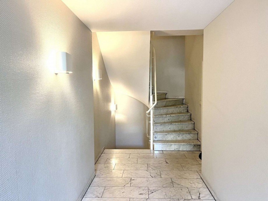 Hauseingang Etagenwohnung D�sseldorf
