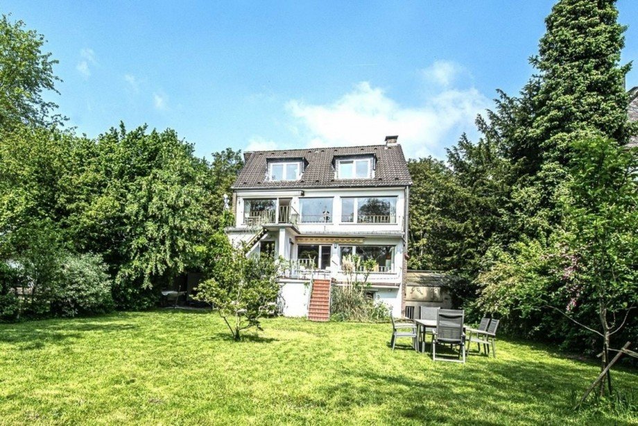 R�ckansicht ist Zweifamilienhaus D�sseldorf