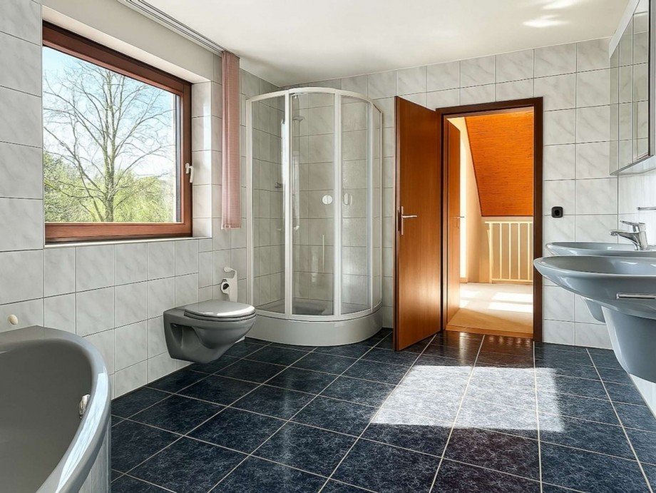 Badezimmer mit Dusche Einfamilienhaus Krefeld