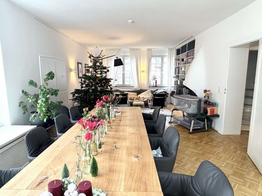 Wohn-/Essbereich mit Kamin Maisonettewohnung D�sseldorf
