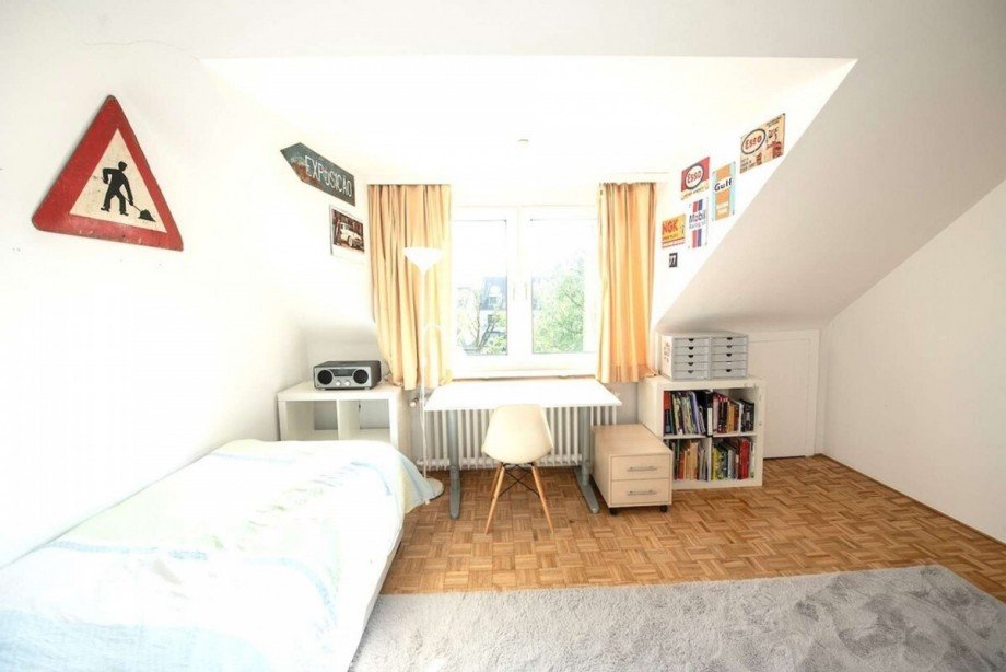 Kinderzimmer DG Zweifamilienhaus D�sseldorf