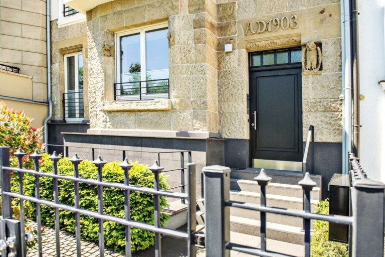 Hausansicht D�sseldorf Wohnung Exklusive Gartenwohnung an der Rheinfront D�sseldorf-Oberkassel
