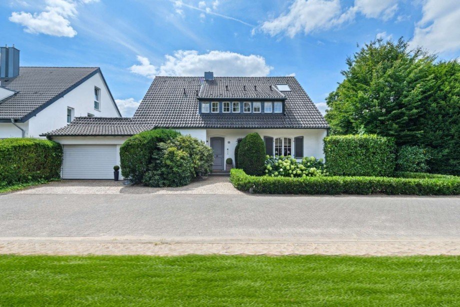Vorderansicht Einfamilienhaus Meerbusch
