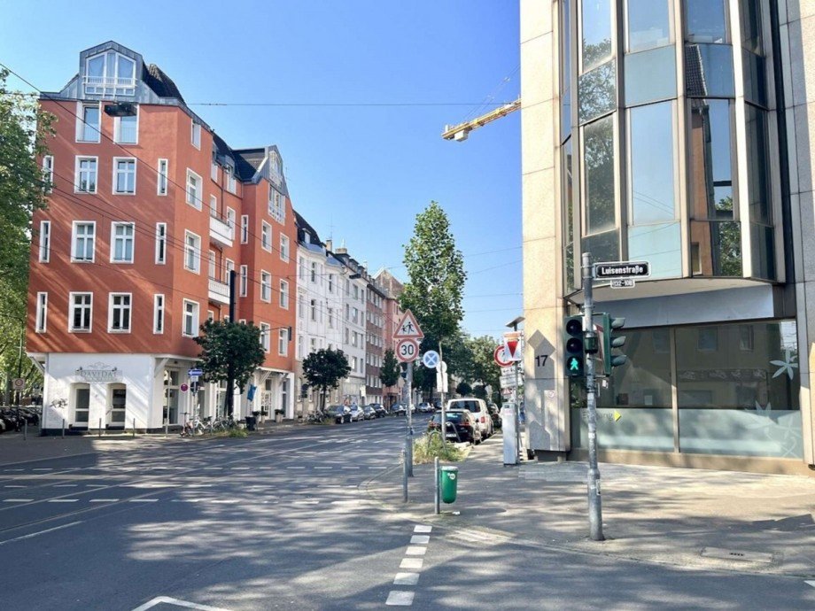 Stra�e Wohn- / Gesch�ftshaus D�sseldorf