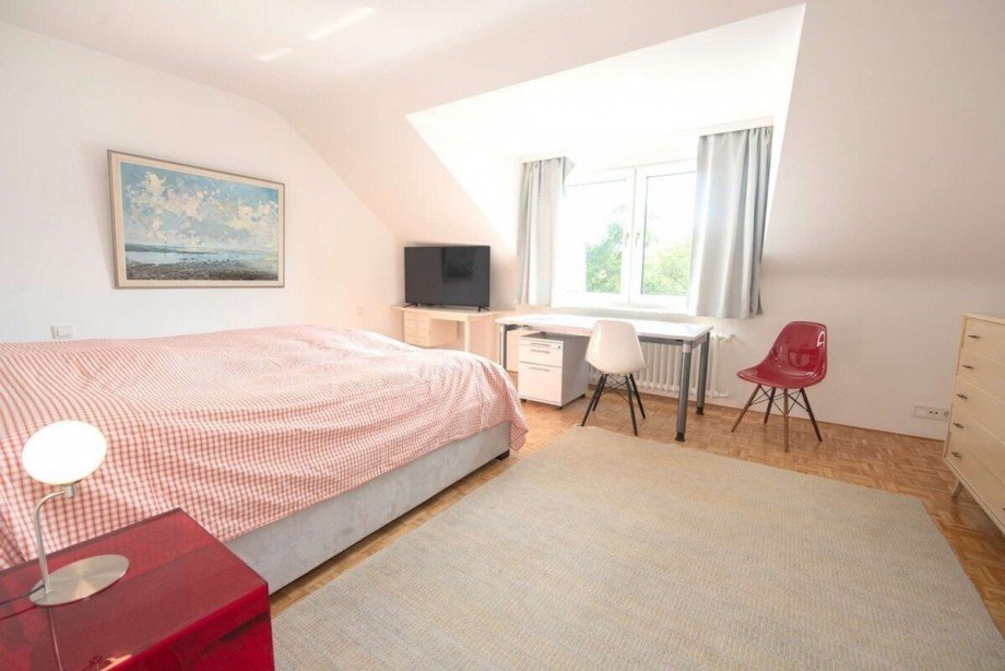 Elternschlafzimmer DG Zweifamilienhaus D�sseldorf