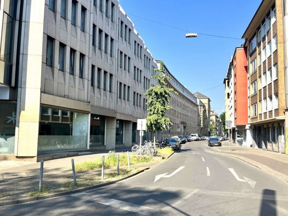 Stra�e Wohn- / Gesch�ftshaus D�sseldorf