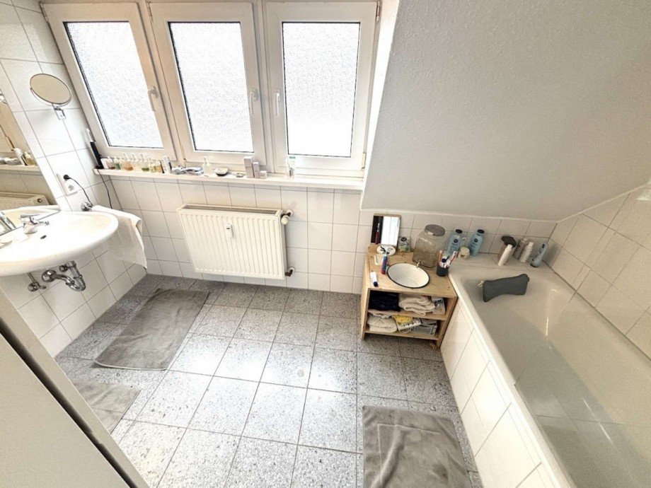 Wannenbad DG Maisonettewohnung D�sseldorf