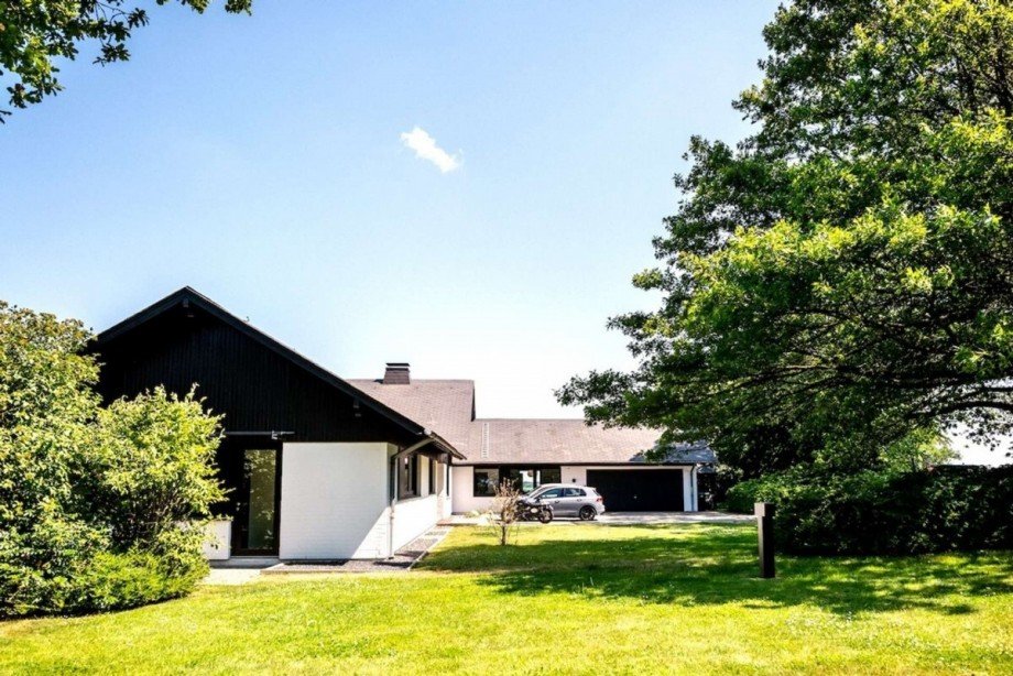Hausansicht seitlich Villa Heiligenhaus