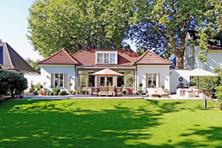 Hausansicht Meerbusch - B�derich Einfamilienhaus Exklusives Landhaus in Alt-Meererbusch