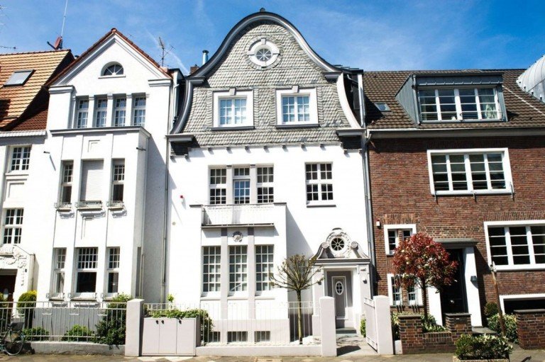 Hausansicht D�sseldorf - Oberkassel Einfamilienhaus Luxusvilla im Herzen von D�sseldorf-Oberkassel